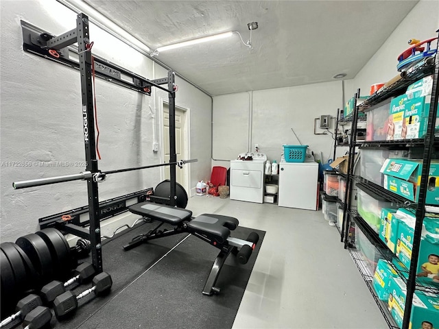 exercise area featuring washing machine and clothes dryer