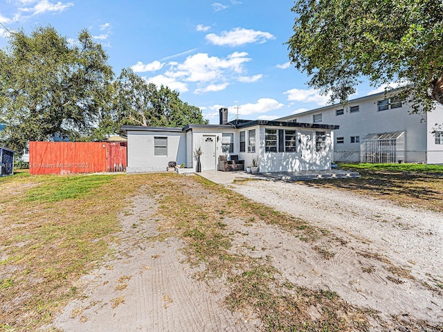 view of front of property with a front yard