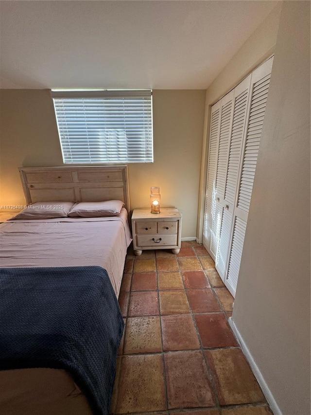 bedroom featuring a closet