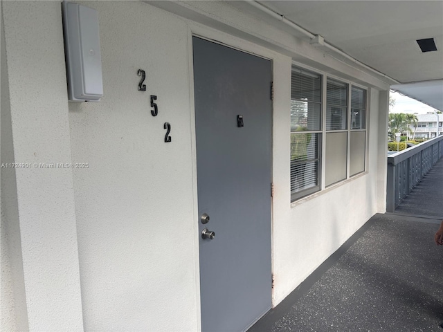 entrance to property featuring a balcony