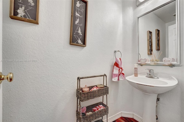 bathroom featuring sink