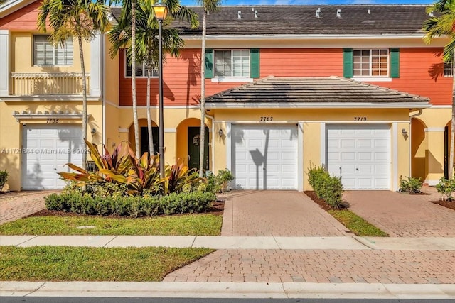 townhome / multi-family property featuring a garage