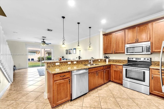 kitchen with kitchen peninsula, hanging light fixtures, stainless steel appliances, ceiling fan, and sink