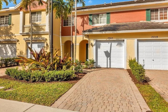 view of front of house featuring a garage