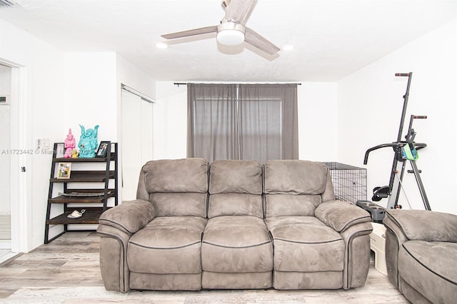 living room featuring light hardwood / wood-style floors and ceiling fan