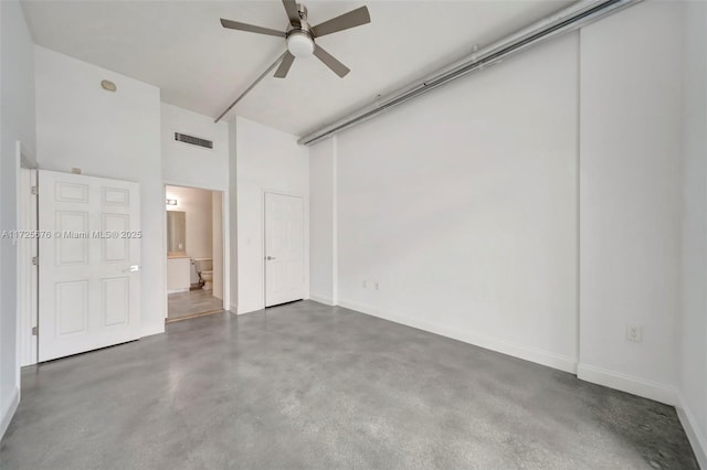 empty room featuring ceiling fan