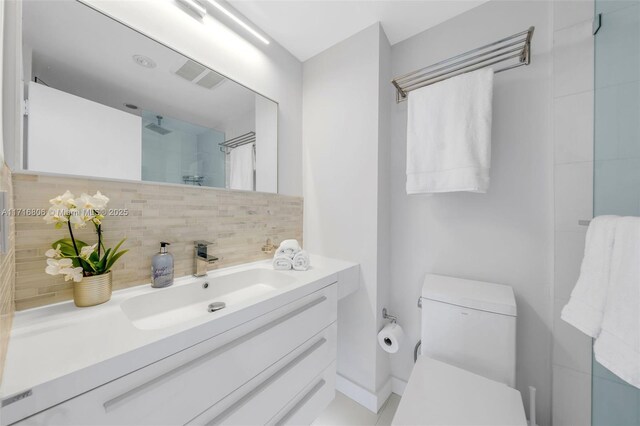 full bath featuring tasteful backsplash, visible vents, toilet, vanity, and a walk in shower