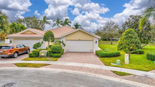 view of front of home featuring a garage and a front yard