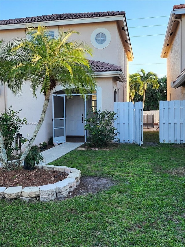 view of front of property with a front lawn