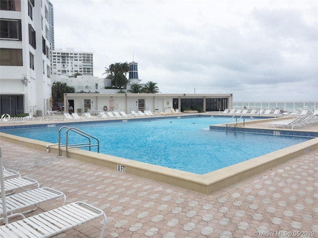 view of swimming pool