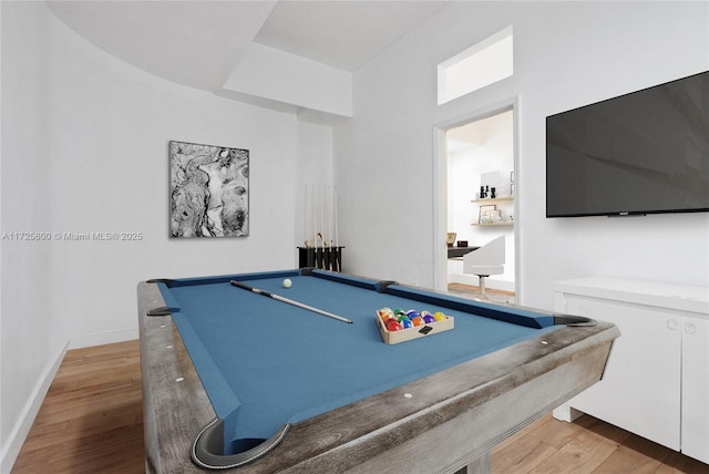 playroom with billiards and hardwood / wood-style flooring