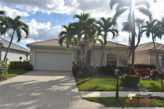 Listing photo 2 for 7639 Berkshire Pines Dr, Naples FL 34104