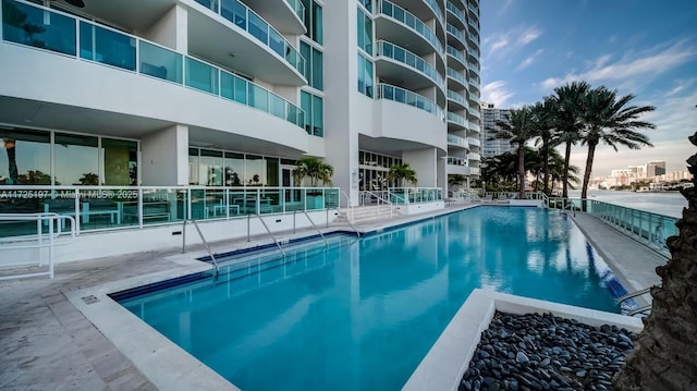 view of swimming pool