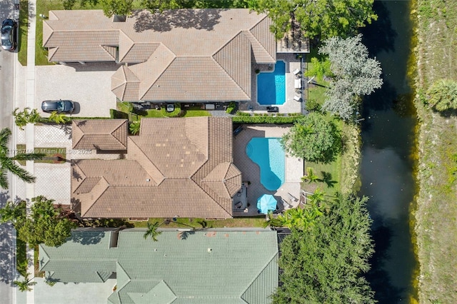 bird's eye view with a water view