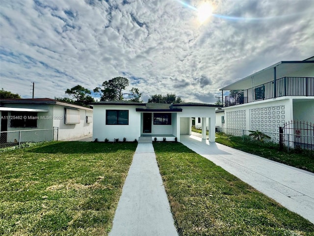 view of front facade featuring a front yard and a carport