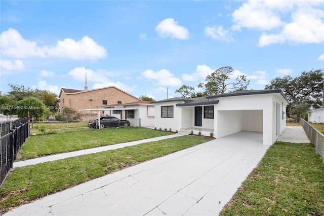 view of front of home with a carport and a front yard