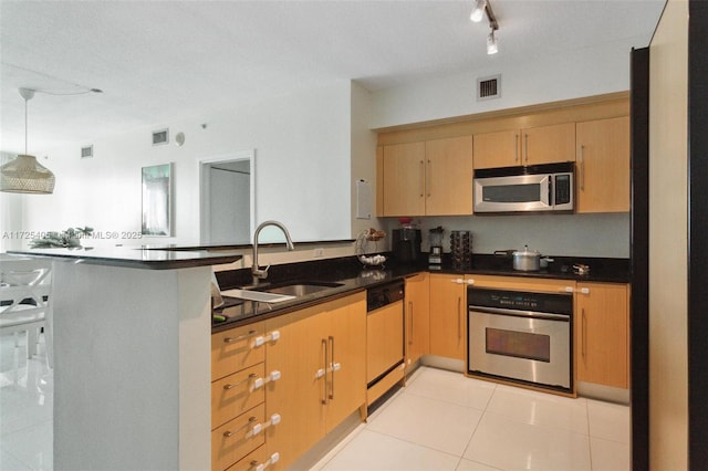 kitchen with stainless steel appliances, sink, decorative light fixtures, light tile patterned floors, and kitchen peninsula