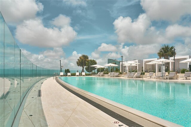 300 Biscayne Blvd Way Unit 2505, Miami, FL 33131 - community pool with a patio