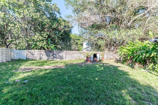 view of yard featuring a fenced backyard