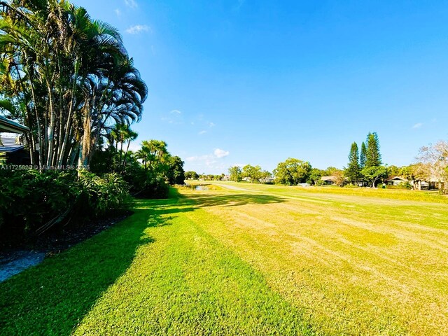1 E Balfour Rd E, Palm Beach Gardens, FL 33418 - view of grassy yard