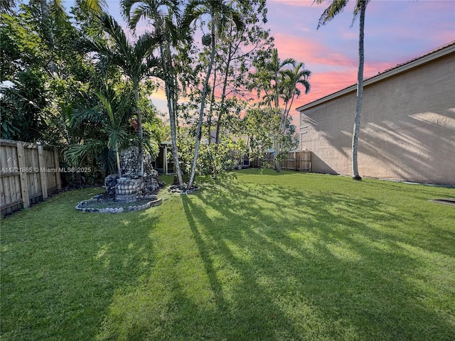 view of yard at dusk