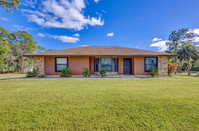 single story home featuring a front yard