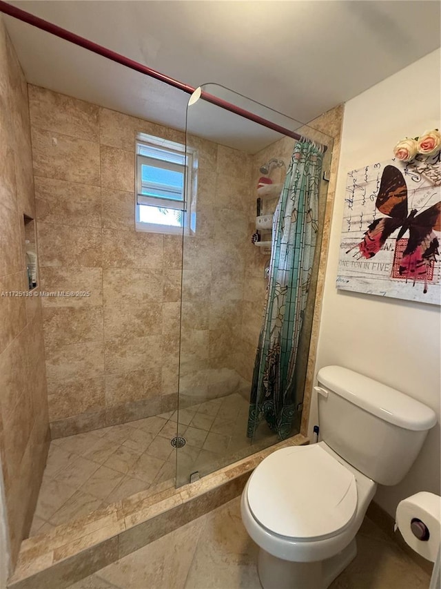 bathroom with toilet and a shower with curtain