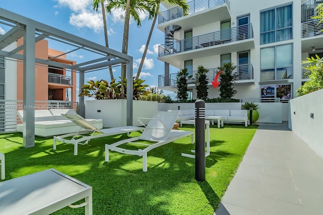 view of yard featuring a pergola