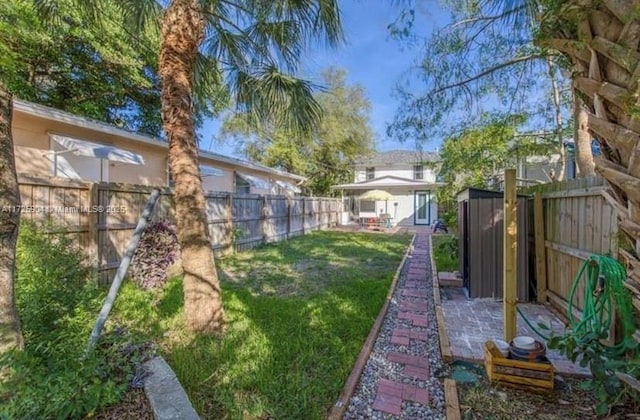 view of yard with a patio