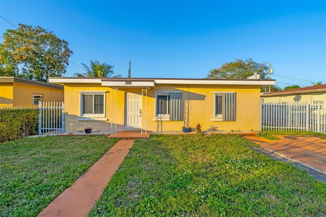 single story home with a front yard