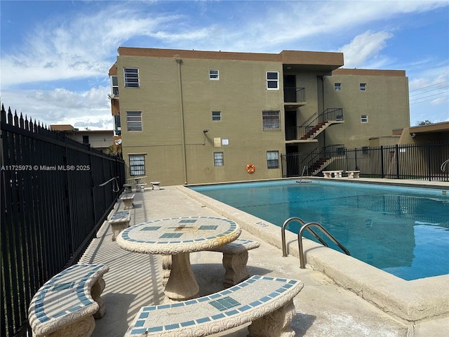 view of swimming pool