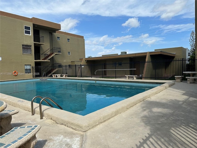 view of swimming pool