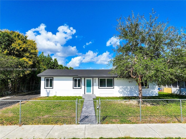 view of front of house with a front lawn