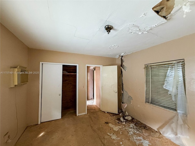 unfurnished bedroom featuring a closet