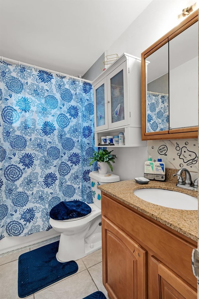 bathroom with tasteful backsplash, a shower with curtain, toilet, tile patterned floors, and vanity