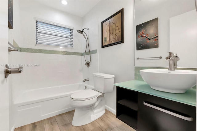 full bathroom with toilet, vanity, and tiled shower / bath combo