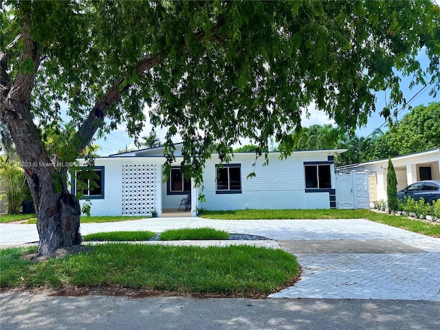 view of front of property