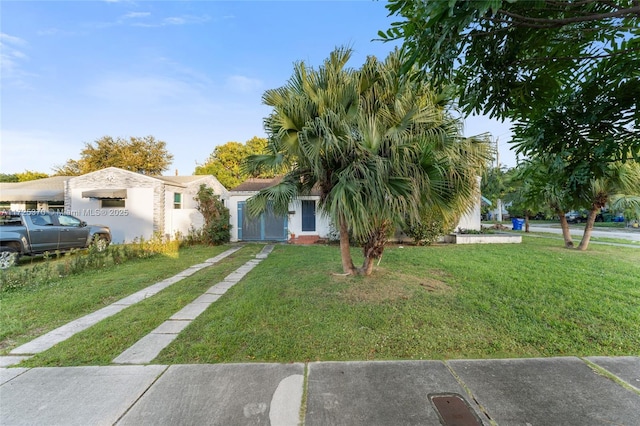 view of front of home featuring a front lawn