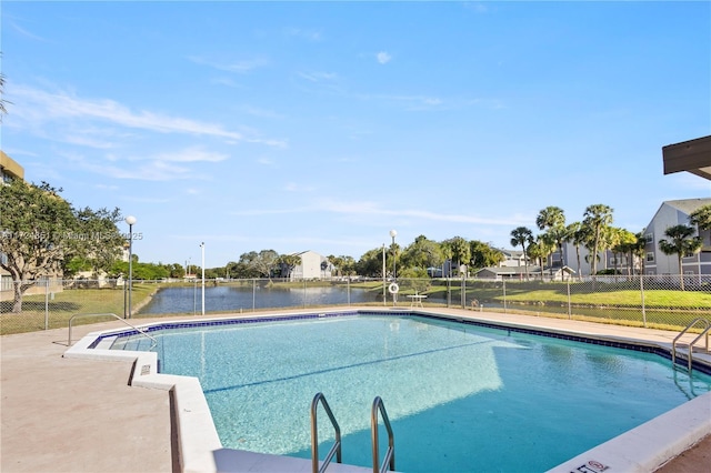 view of pool featuring a water view