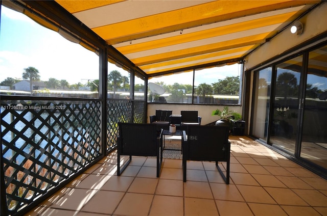 sunroom with lofted ceiling