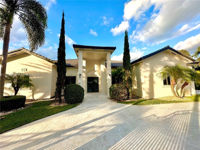 view of mediterranean / spanish-style house