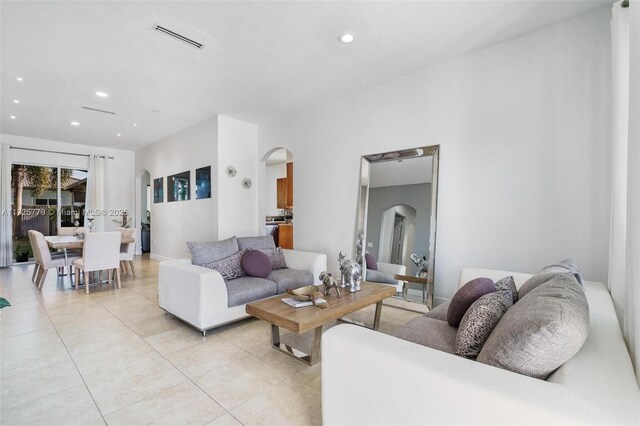18253 SW 152nd Pl, Miami, FL 33187 - view of tiled living room