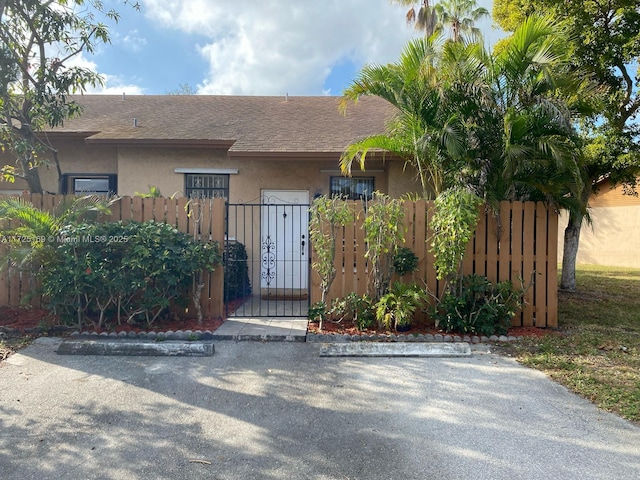 view of front of property