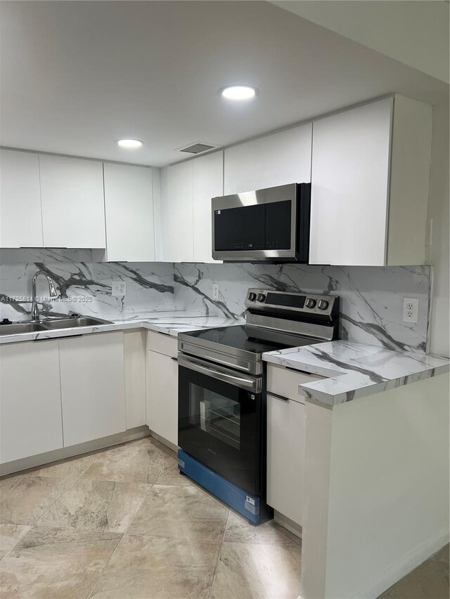 kitchen with sink, double oven range, and decorative backsplash