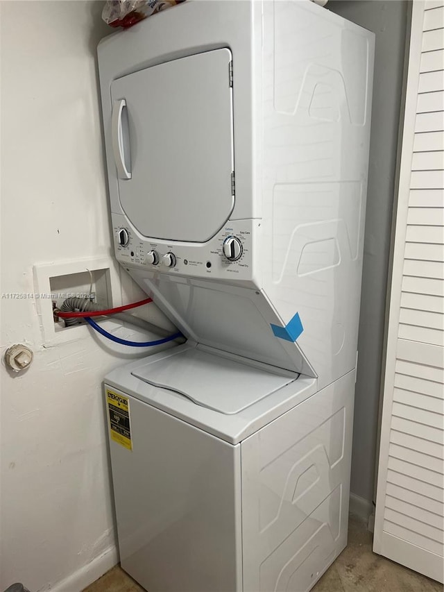 laundry room with laundry area and stacked washer / dryer