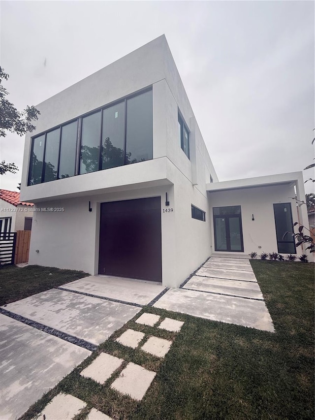 view of front of property featuring a garage