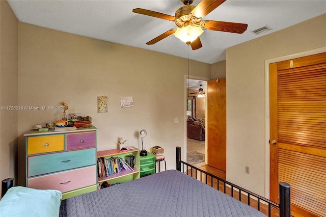 bedroom with ceiling fan