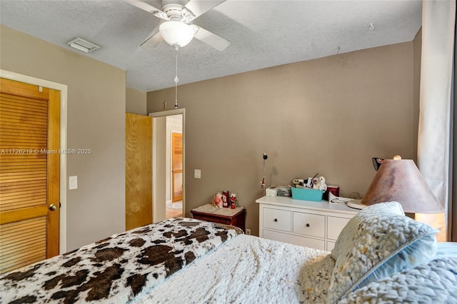 bedroom featuring a textured ceiling and ceiling fan