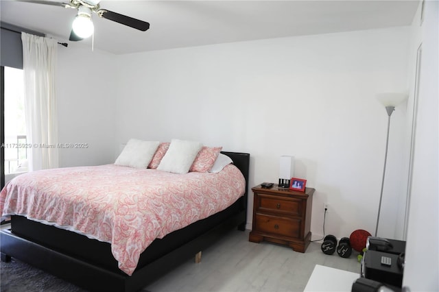 bedroom with ceiling fan