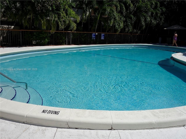 view of swimming pool